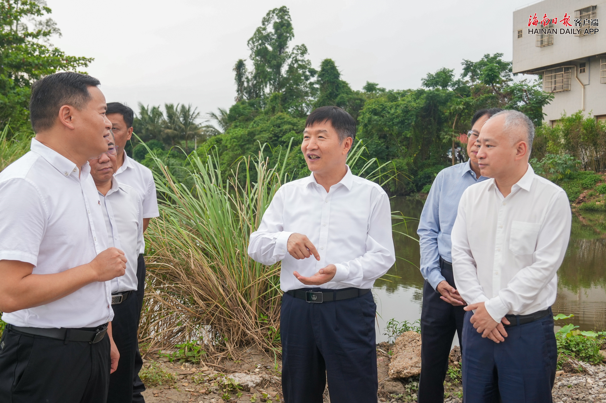 劉小明在?？谑姓{研檢查中央生態(tài)環(huán)保督察反饋問(wèn)題和燃氣安全隱患問(wèn)題整改情況